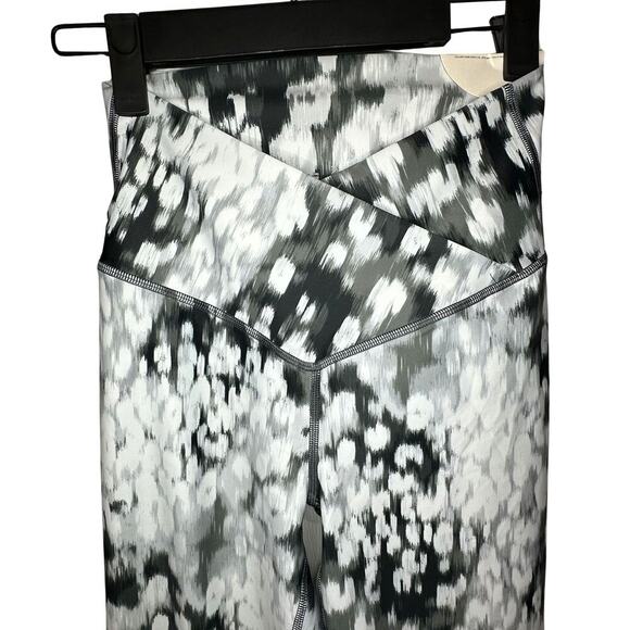 Offline by Aerie 7/8 High-Rise Leggings – Black & White Print 🖤🤍 NWT Small - Picture 3 of 8